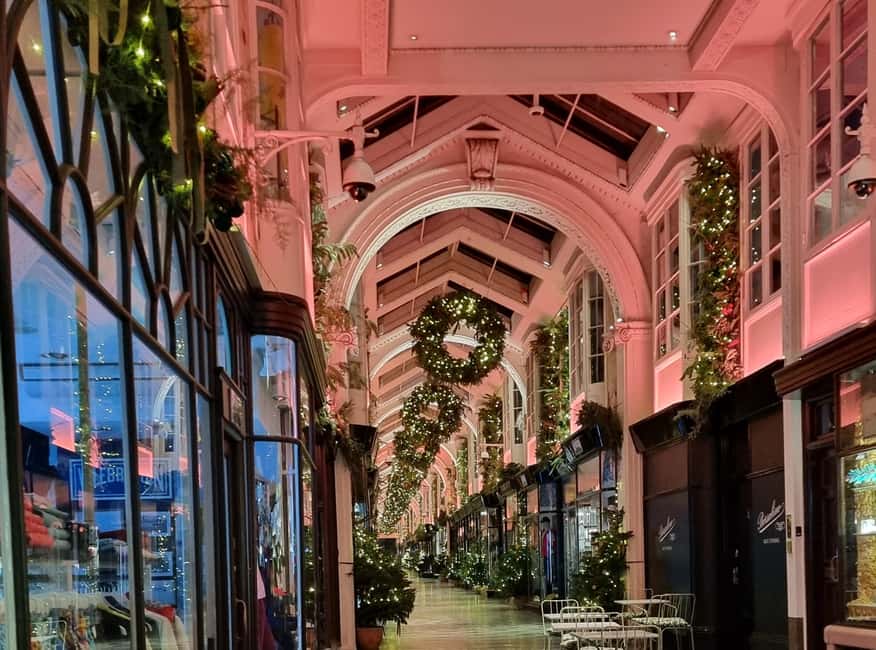 London: Christmas Lights Guided Walking Tour - Real Christmas Tips: What to Wear and How to Move Through the Dark