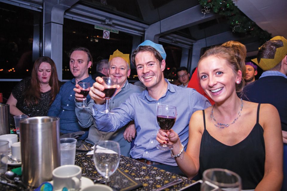 London: Christmas Party Dinner Cruise - Dress code and the table setup: social, not private