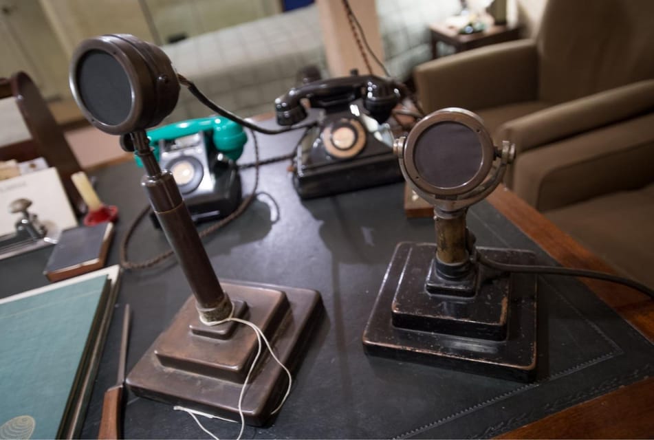 London: Churchill War Rooms Ticket & Landmarks Guided Tour - Trafalgar Square to Westminster: a guided walk built for landmarks and photos