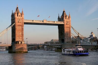 London: City Tour with River Cruise & London Eye - Buckingham Palace Changing of the Guard: pomp with a plan B