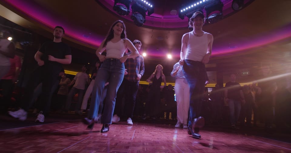 London: Country Music Party with Line Dancing, Two-stepping - The 2-hour rhythm: lessons, two-step, and a sing-along pace