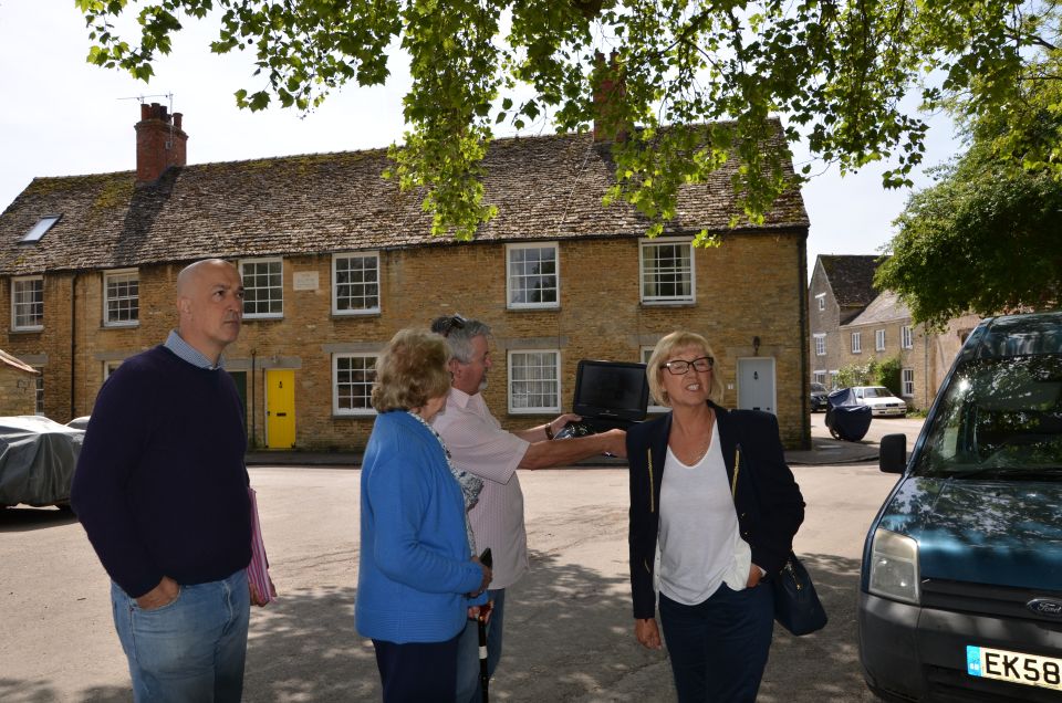 London: Downton Abbey Countryside Black Taxi VIP Tour - Should You Book This Downton Abbey Black Taxi VIP Tour?