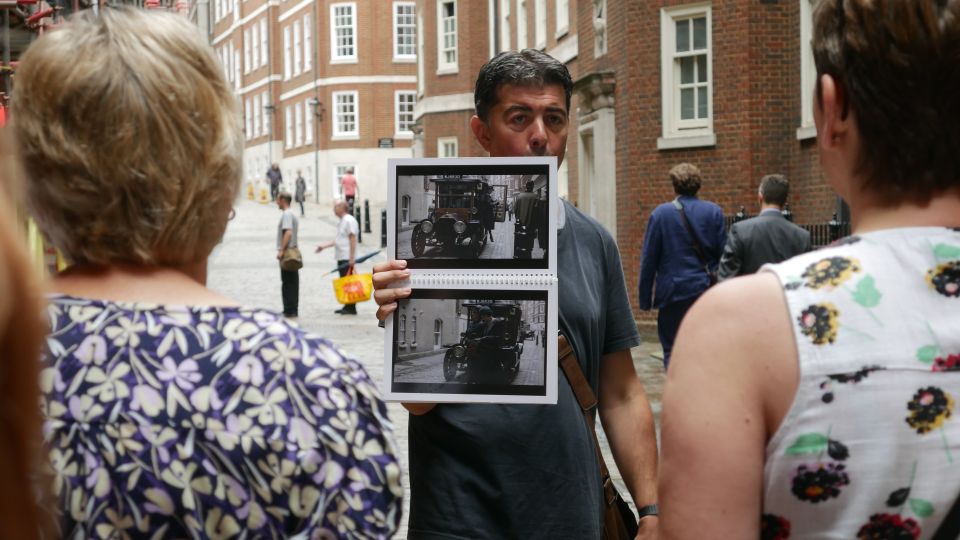 London: Downton Abbey Guided Walking Tour - Lady Rose and Jack Ross: Watching a Jazz Date Play Out in Real Streets