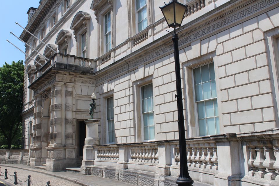 London: Downton Abbey Guided Walking Tour - Branson’s Love Confession Steps to Lady Sybil