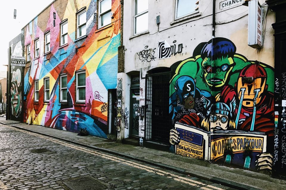 London East End - Guided Walking Tour 12 guests 2,5h - Brick Lane and the political wall effect