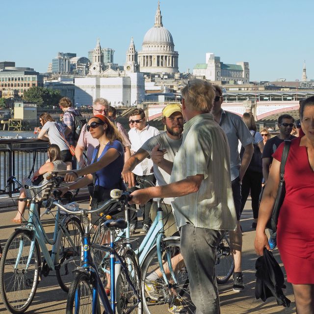 London: East London Town 3.5-Hour Bike Tour - Royal Exchange, Mansion House, and Guildhall: Poverty to power, right on the same ride