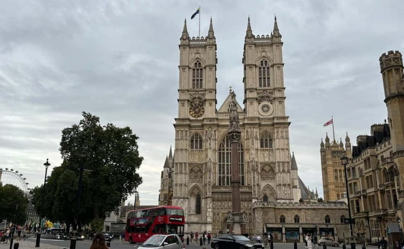 London: Essential Tour and Changing of the Guard, in Spanish - Big Ben and Westminster Abbey: the best outside views you’ll get fast