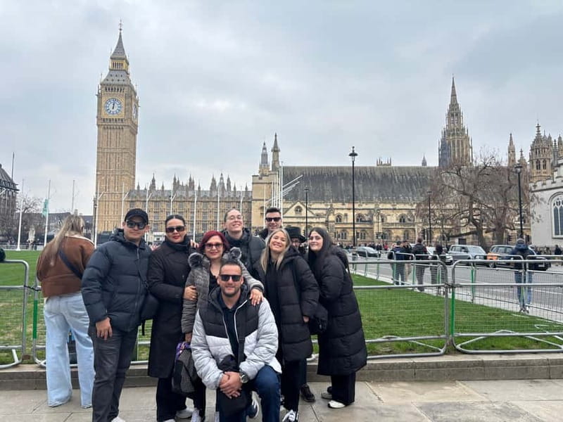 London: Essential Tour and Changing of the Guard, in Spanish - The Prime Minister’s WWII bunker area and St. James’s Park calm