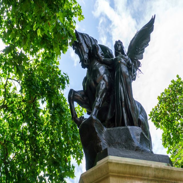 London Family-Friendly Walking Tour with Fun Activities - The Changing of the Guards schedule: when your tour should start