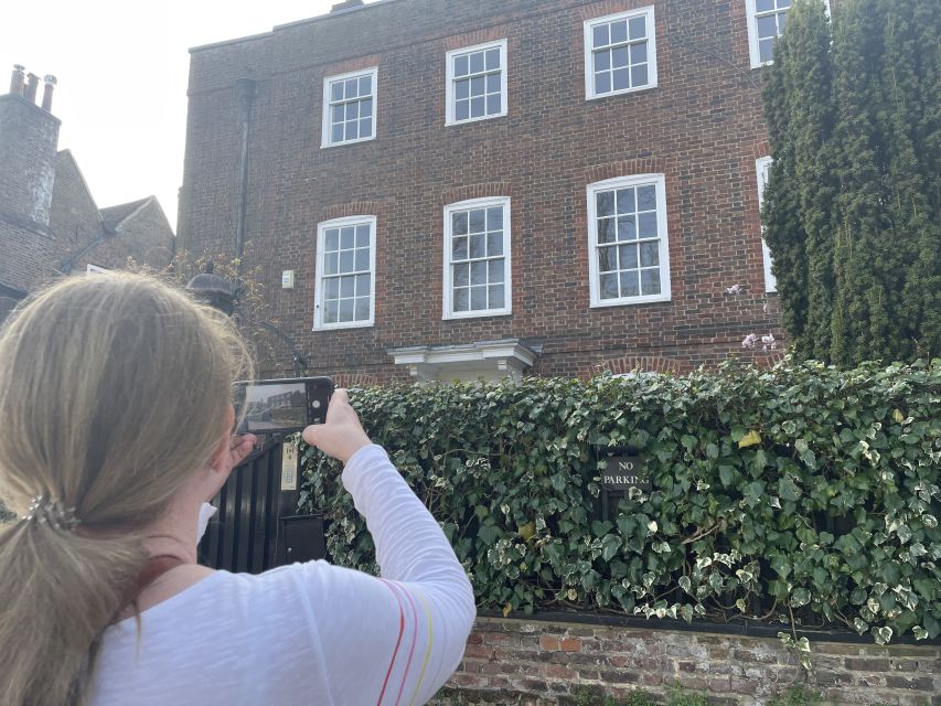 London: George Michael Tour by Black Taxi - The Wham! origin pub stop: Small place, big story