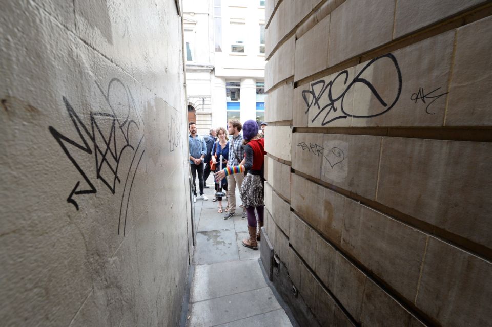 London: Guided Loo Tour - Turning Waterloo Station toilets into a London storyline