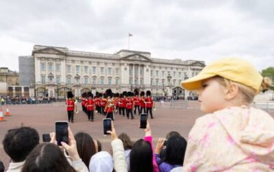 London: Guided Walking Tour with Changing Of The Guard - Buckingham Palace From the Outside: More Than a Photo Stop