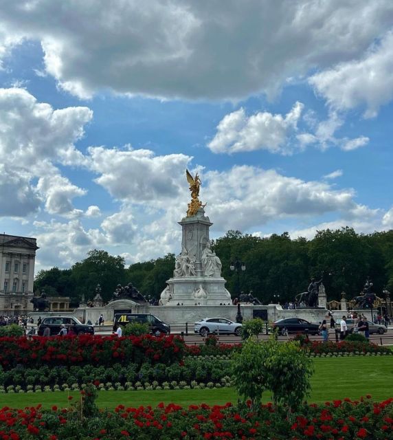 London: Guided Walking Tour with Changing Of The Guard - Whitehall, Horse Guards, and St James’s Palace: Royal London’s Backstage Layout