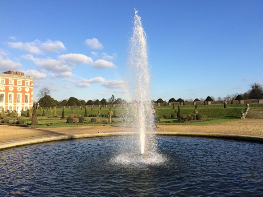 London: Hampton Court Private Guided Tour - Fast-Track Entrance and express security: the time-saving edge