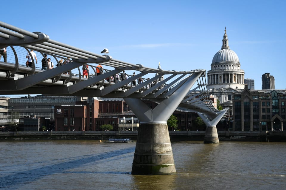 London: Harry Potter Inspirations and Locations Tour - Tube under the Thames and the London Bridge finish setup