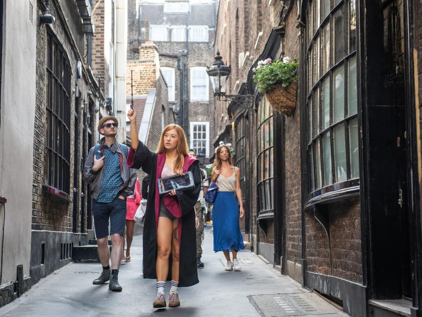 London: Harry Potter Tour and London Bridge Tombs Experience - Starting at King’s Cross: where the day really begins