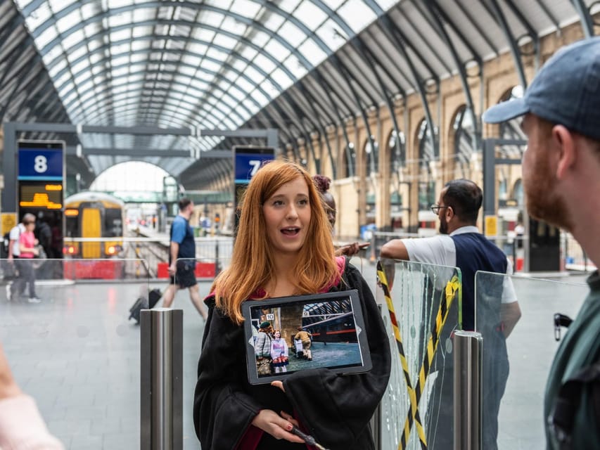 London: Harry Potter Tour and London Bridge Tombs Experience - House of Spells shopping time: souvenirs without the stress