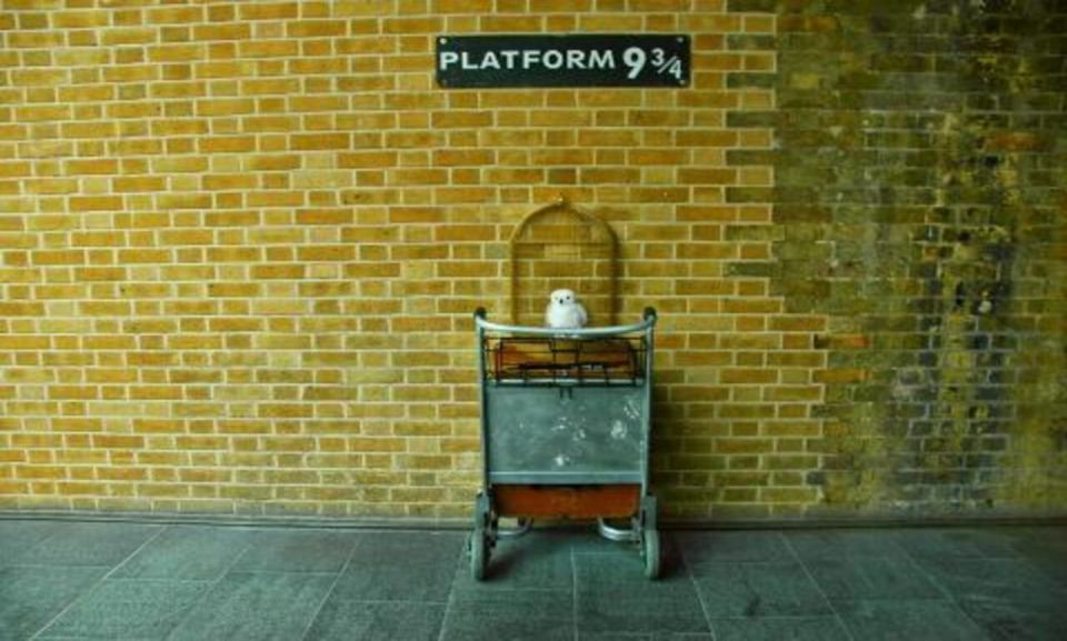 London: Harry Potter Tour, River Cruise & The London Dungeon - King’s Cross meeting point and the Platform 9 3/4 photo plan
