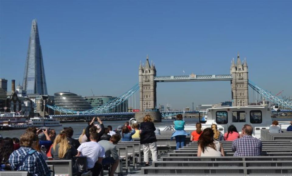 London: Harry Potter Tour, River Cruise & The London Dungeon - Thames River Cruise: 40 minutes to reset and watch the city change