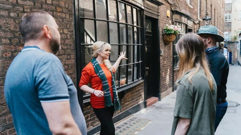 London: Harry Potter Walking Tour (& Bottle of Butterbeer) - Borough Market and the Leaky Cauldron entrance setting