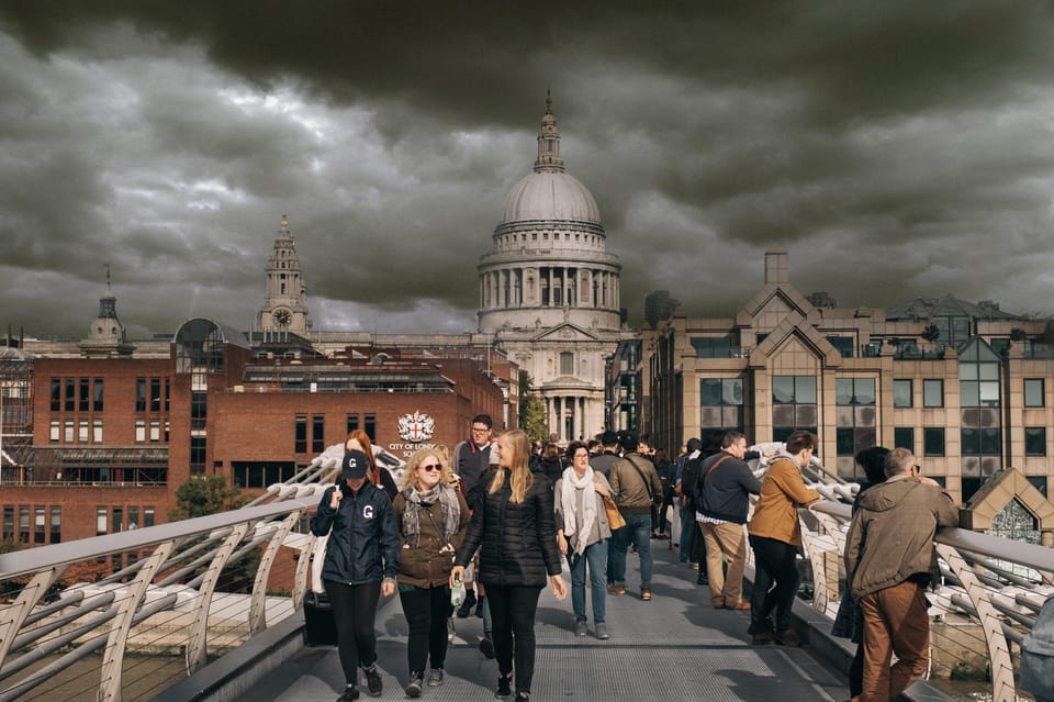 London: Harry Potter Walking Tour in German - The London Eye, River Thames, and Trafalgar Square: where the photos pay off