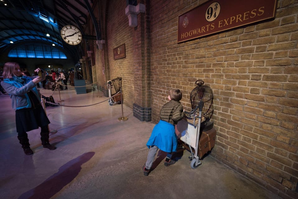 London: Harry Potter Walking Tour & London Eye Entry Ticket - Westminster and Southwark: the Thames area cinematic feel
