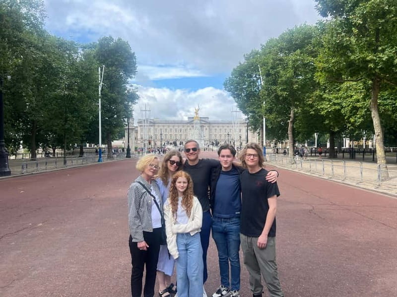 London: Iconic London Taxi Tour - Private 3 hour tour - St Paul’s and the Parliament-to-cathedral logic