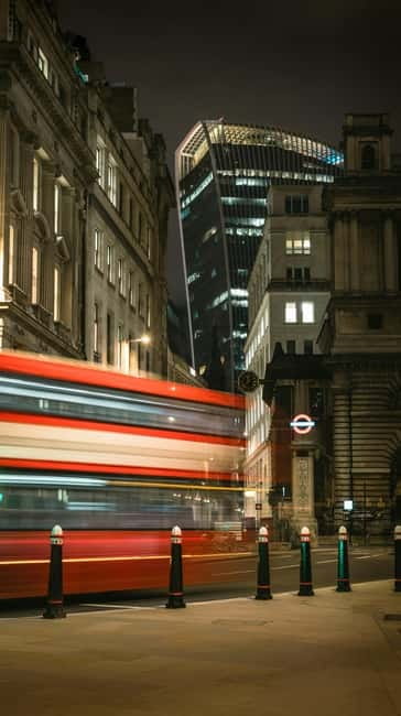 London: Jack the Ripper Tour and Underground Prison in Spanish - Smithfield Market and medieval London details