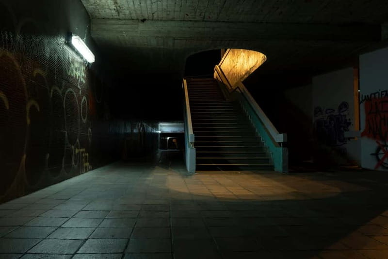 London: Jack the Ripper Tour and Underground Prison in Spanish - Viaduct Tavern finish with the included £4