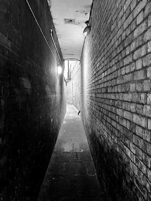 London: Jack the Ripper Tour and Underground Prison in Spanish - Price and value: is $26.94 a good deal?