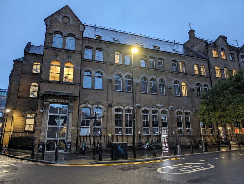 London: Jack the Ripper Tour in Spanish - Two hours on foot: pace, focus, and practical rules