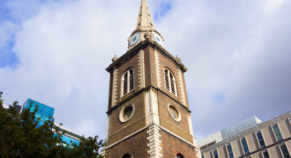 London: Jack The Ripper Walking Tour - Finding the tour at Aldgate High Street (and the yellow umbrella)