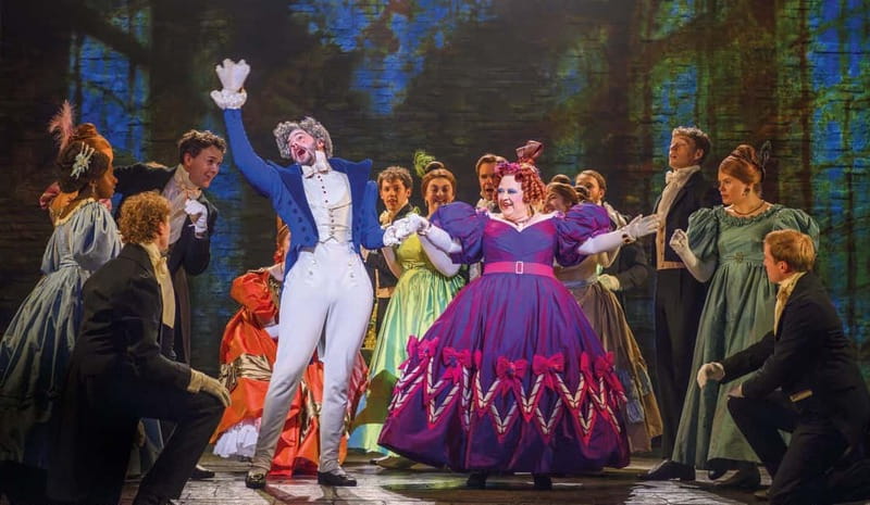 London: Les Misérables and 3-Course Meal & Sparkling Wine - Top seats at Les Misérables: what Stalls and Dress Circle really buy you