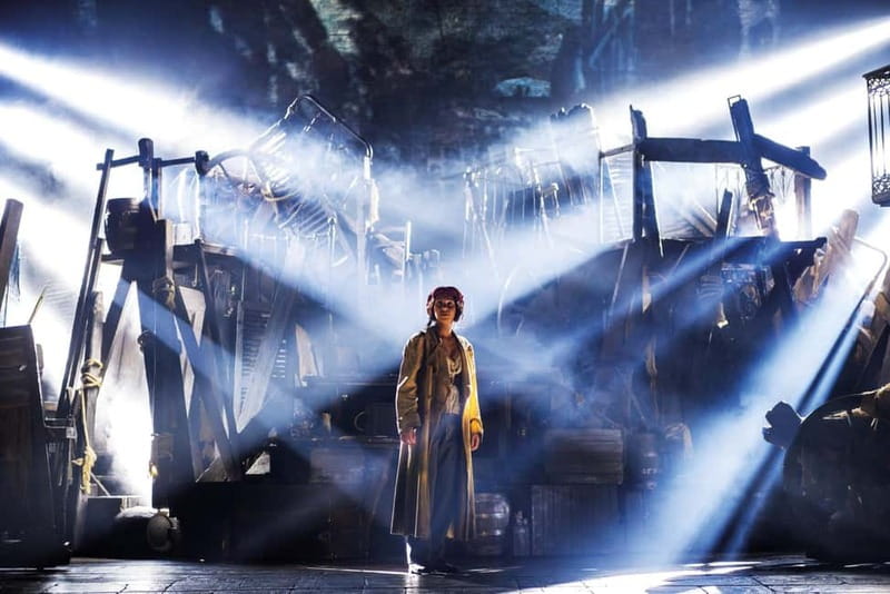 London: Les Misérables and 3-Course Meal & Sparkling Wine - What the show gives you: love, redemption, revolution through song