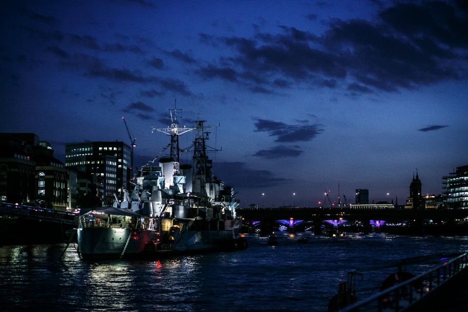 London: Murder Mystery Cruise With 3-Course Dinner - Seating Reality: Fixed Tables, Close Proximity, and How to Handle It
