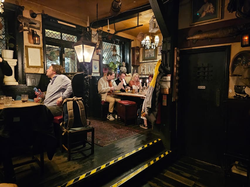 London: Pilgrims and Pirates Historical Pub Tour - Key points worth packing for