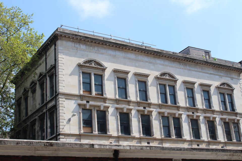 London: Private 3-Hour Sherlock Locations Tour by Black Taxi - Entering London via Sherlock’s street map