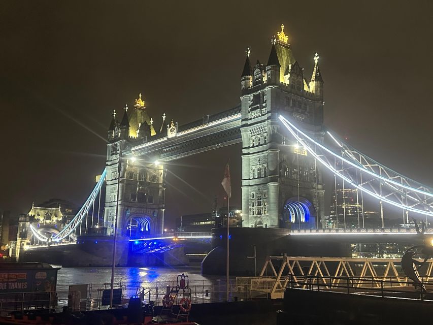 London: Private Black Cab Night Tour with Hotel Pick Up - Big Ben and Westminster: the first bright hit of the evening