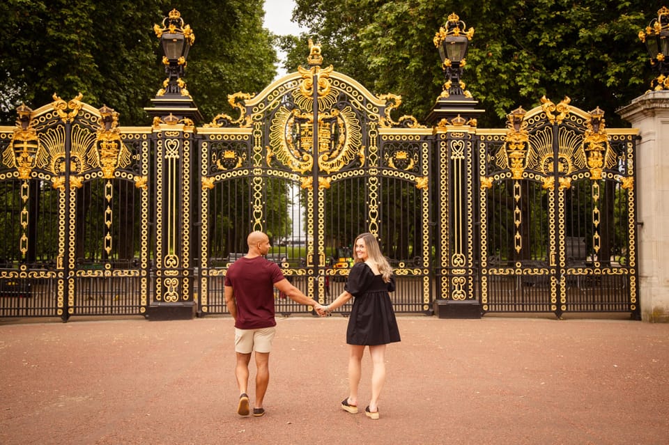 London: Private Couples Photography Session with Landmarks - From Shoot to Gallery: What Happens After You Leave Big Ben