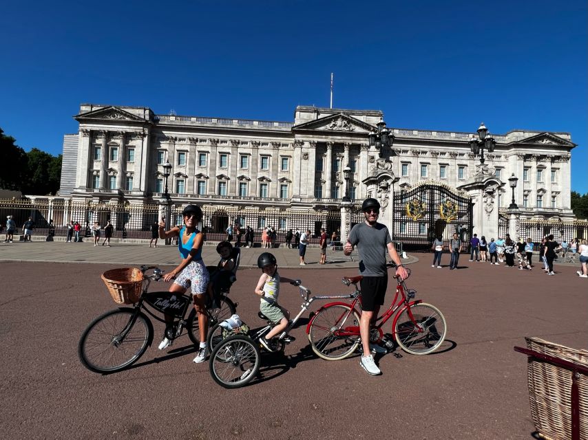 London: Private Family Guided Bike Tour with Childseats - The street-art zone and spray painting: the hands-on highlight