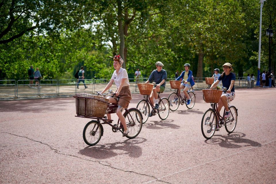 London: Private Family Guided Bike Tour with Childseats - Breaks, toilets, and optional snacks to keep the mood calm