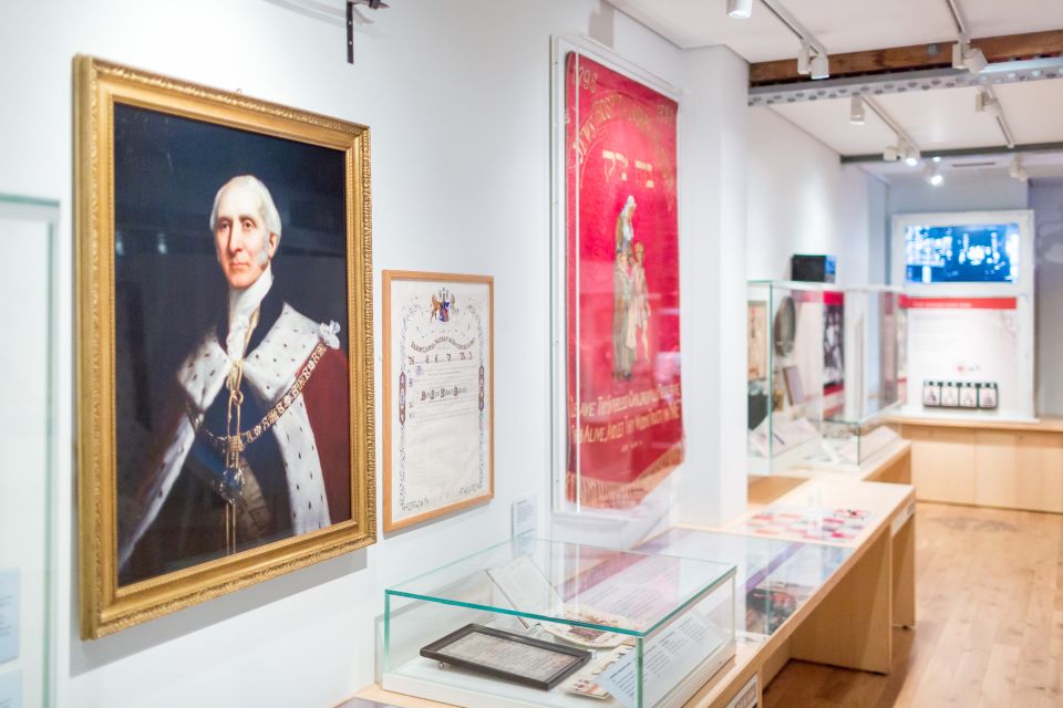 London Private Jewish History, Synagogues and Holocaust Tour - Spitalfields and Old Spitalfields Market: where immigrants turned streets into community