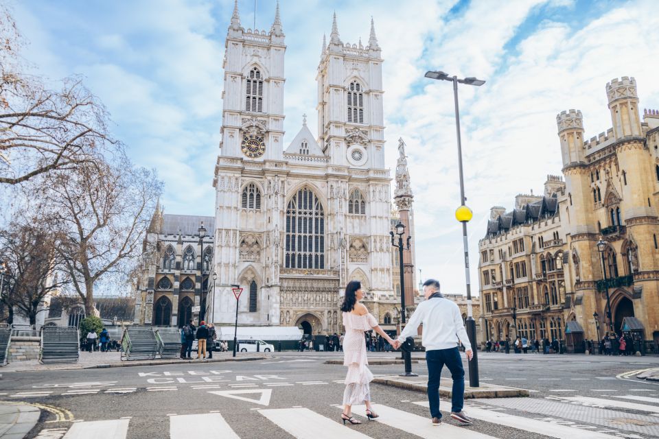 London: Private Photo Session in Westminster - Westminster Abbey finish: end with a grand backdrop and a clear wrap-up