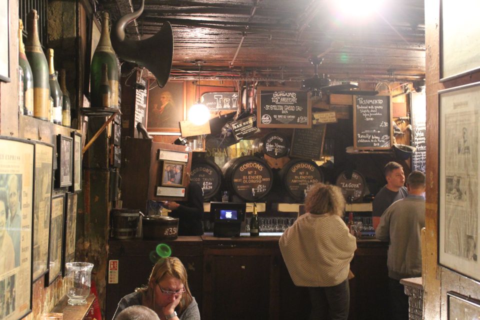 London: Private Pub Tour - Drinks, ordering, and the 18+ reality check