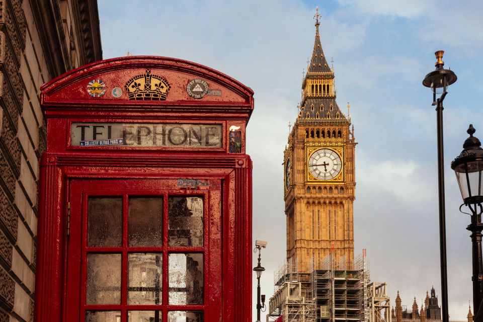 London: Private Tour with Locals – Highlights & Hidden Gems - St. Paul’s to Trafalgar Square: big sights, with local context
