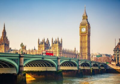London: Private Walking Tour in Spanish - Piccadilly Circus to Trafalgar Square: the London intro that actually helps