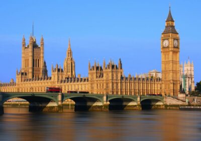 London: Royal Tour with Afternoon Tea at the Rubens - The 1-hour Westminster to Big Ben bus tour: fast orientation, good storytelling