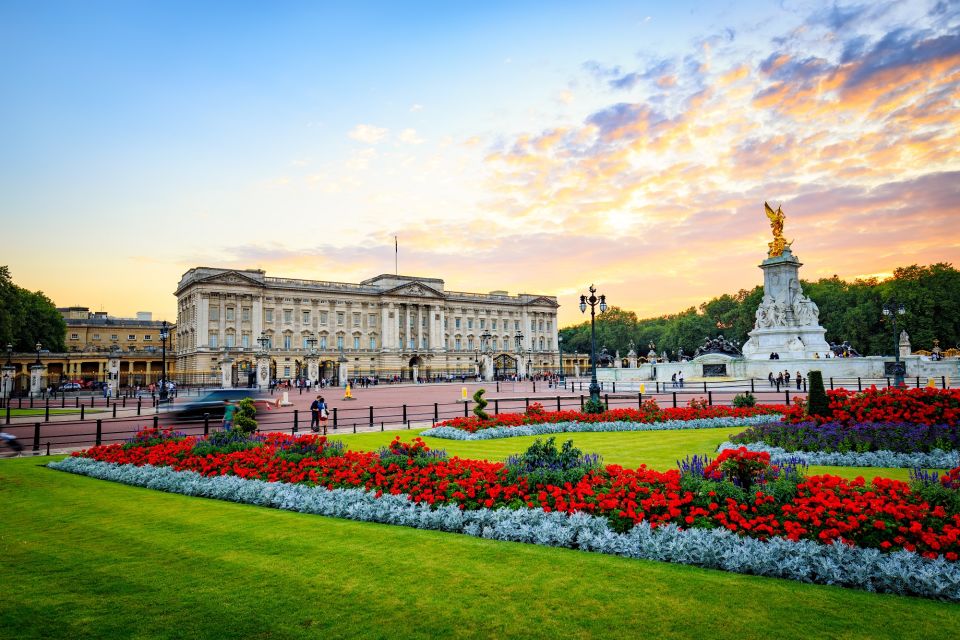 London: Royal Tour with Afternoon Tea at the Rubens - The “small” details that make the big difference: headsets, Wi‑Fi, and a blue badge guide