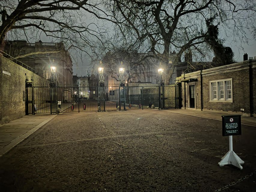 London : Royal Westminster By Night Walking Tour - St James’s Palace and St James’s Park: calm views with a wildlife break
