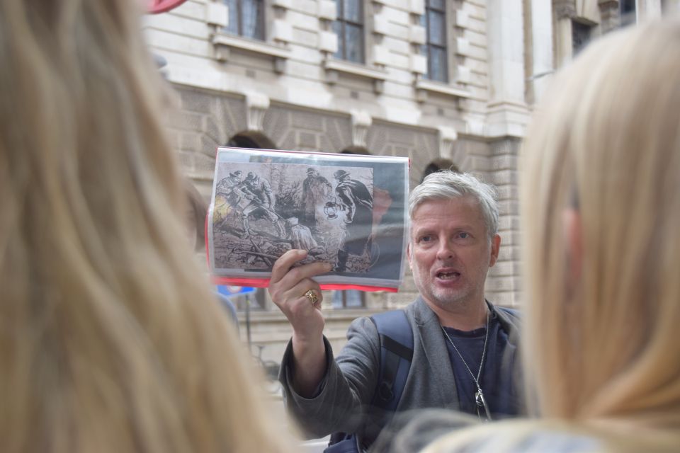 London: Serial Killers of London Guided Walking Tour - Key things you’ll notice on this tour